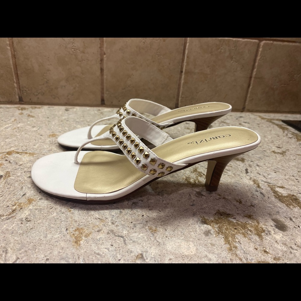 Cabrizi White Thong Heels With Gold Square Studs Size 7